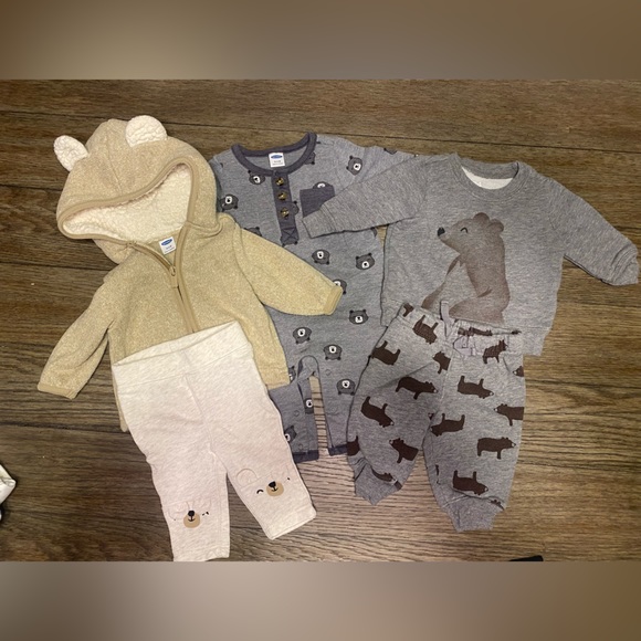 Old Navy/Carters 0-3 Outfits - Picture 1 of 1
